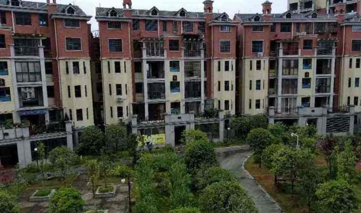 郴州資興市御景銘城小區恒壓供水設備+不銹鋼水箱一套