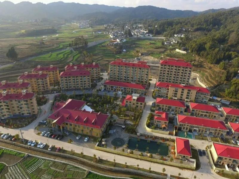 保山市老梨樹溫泉酒店配套37KW二用一備變頻恒壓供水系統一套熱水型