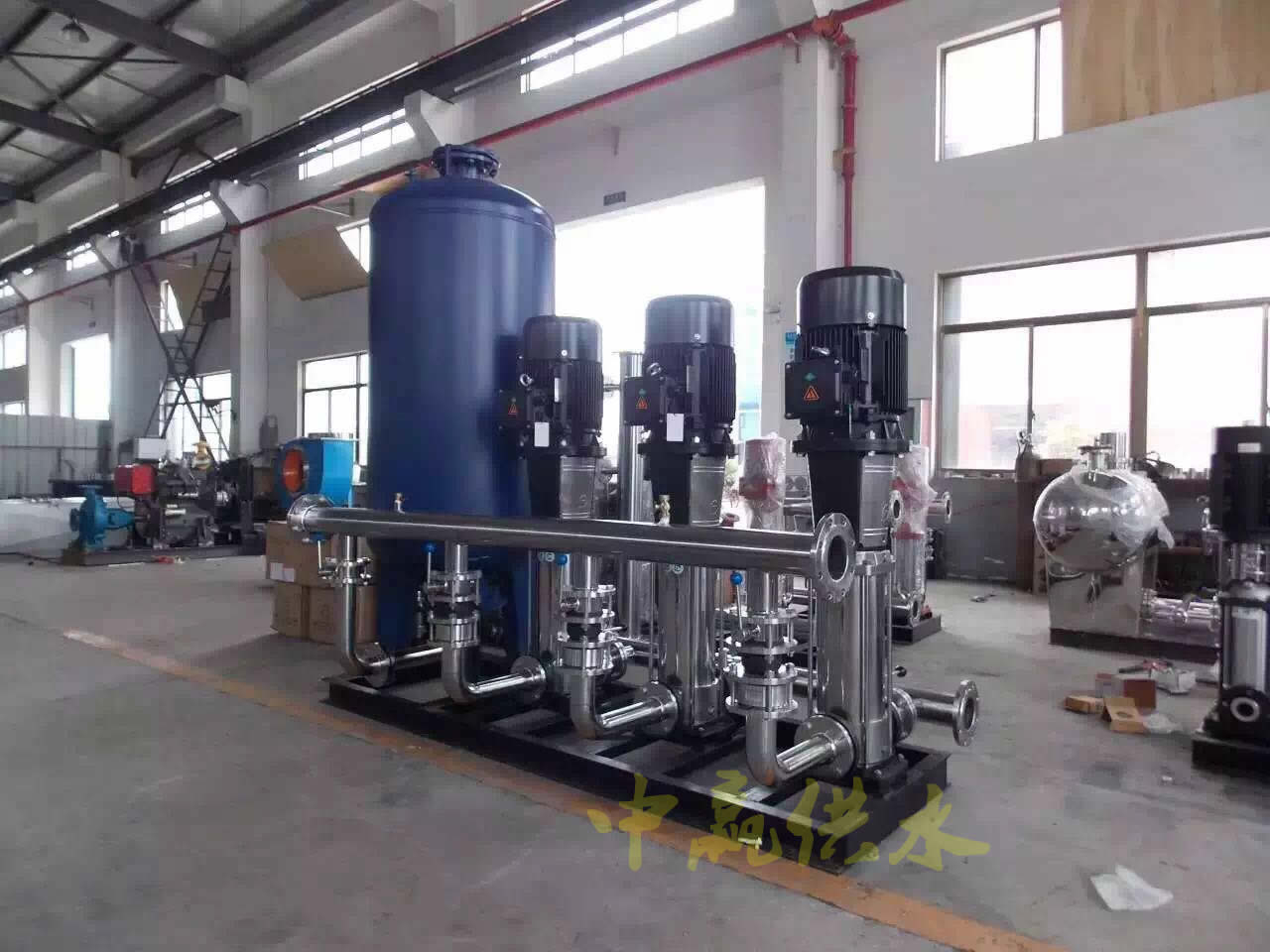 現(xiàn)代化的氬弧焊自動(dòng)焊接設(shè)備讓供水設(shè)備品質(zhì)更有保障