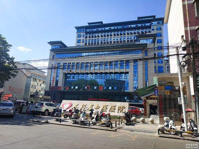 張家界市慈利縣中醫(yī)院采購5.5KW變頻恒壓供水裝置一套