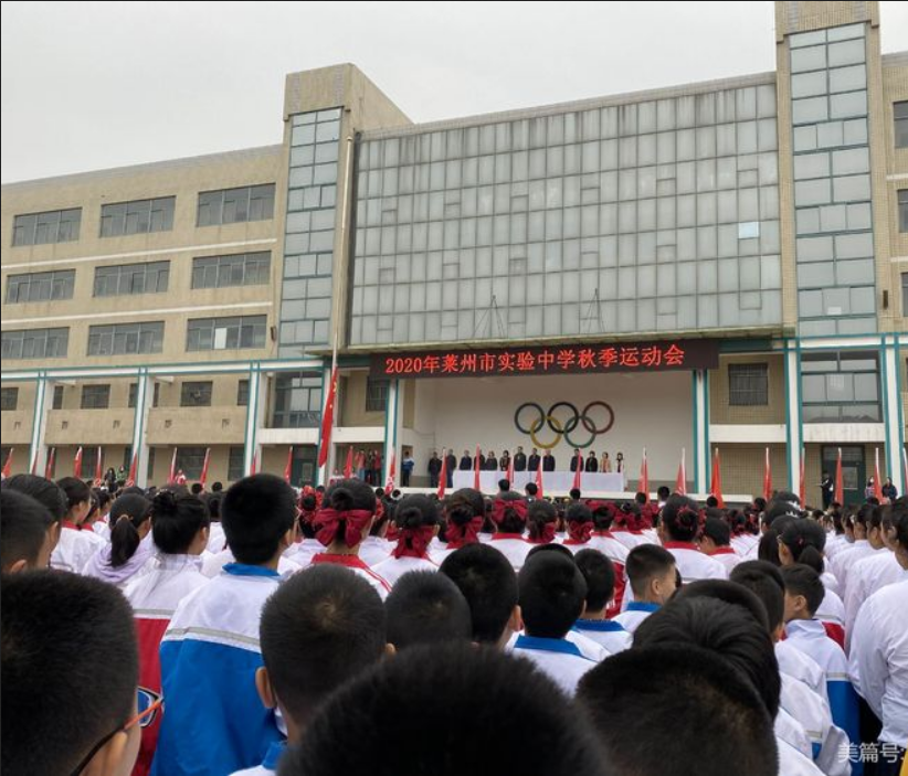 萊州實(shí)驗(yàn)中學(xué)二用一備7.5KW生活變頻恒壓供水系統(tǒng)